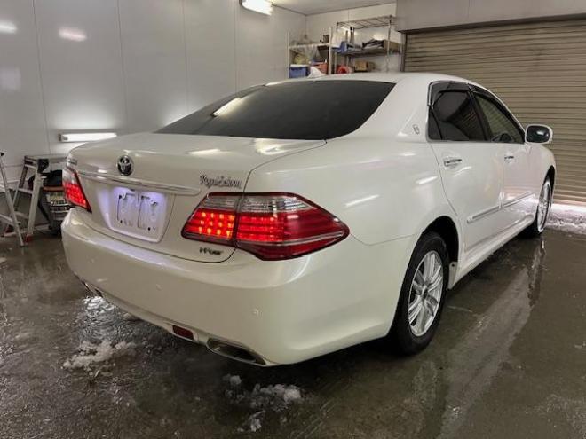 クラウンロイヤルサルーン　ｉ－Ｆｏｕｒ　寒冷地仕様　禁煙車　後期型　社外１６インチＡＷ　スタッドレスタイヤ付　クルーズコントロール　純正ＨＤＤナビ　フルセグ地デジ　ＤＶＤ再生　Ｂｌｕｅｔｏｏｔｈオーディオ　バックカメラ　コーナーセンサー 4WD 2500 4Dr