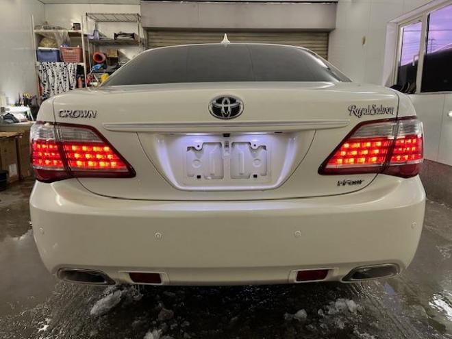 クラウンロイヤルサルーン　ｉ－Ｆｏｕｒ　寒冷地仕様　禁煙車　後期型　社外１６インチＡＷ　スタッドレスタイヤ付　クルーズコントロール　純正ＨＤＤナビ　フルセグ地デジ　ＤＶＤ再生　Ｂｌｕｅｔｏｏｔｈオーディオ　バックカメラ　コーナーセンサー 4WD 2500 4Dr