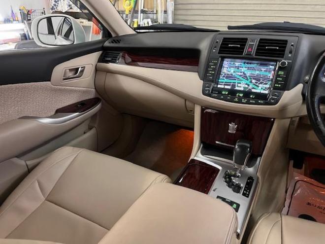 クラウンロイヤルサルーン　ｉ－Ｆｏｕｒ　寒冷地仕様　禁煙車　後期型　社外１６インチＡＷ　スタッドレスタイヤ付　クルーズコントロール　純正ＨＤＤナビ　フルセグ地デジ　ＤＶＤ再生　Ｂｌｕｅｔｏｏｔｈオーディオ　バックカメラ　コーナーセンサー 4WD 2500 4Dr