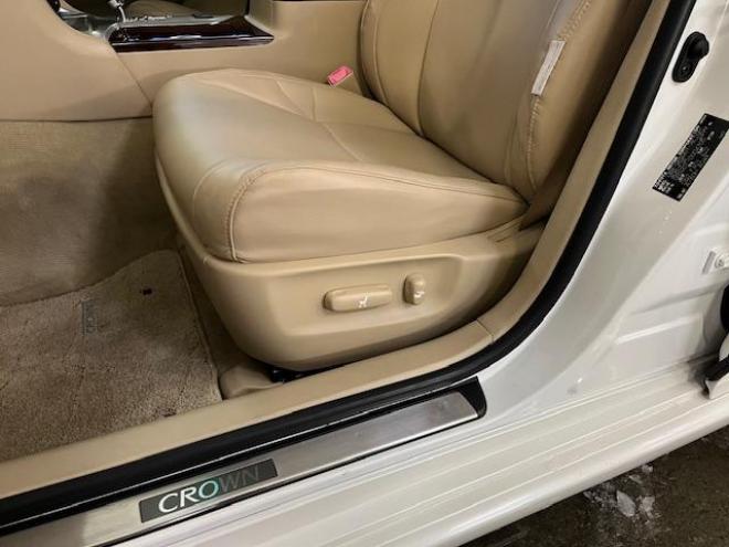 クラウンロイヤルサルーン　ｉ－Ｆｏｕｒ　寒冷地仕様　禁煙車　後期型　社外１６インチＡＷ　スタッドレスタイヤ付　クルーズコントロール　純正ＨＤＤナビ　フルセグ地デジ　ＤＶＤ再生　Ｂｌｕｅｔｏｏｔｈオーディオ　バックカメラ　コーナーセンサー 4WD 2500 4Dr