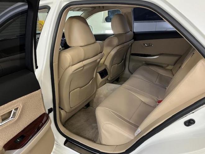 クラウンロイヤルサルーン　ｉ－Ｆｏｕｒ　寒冷地仕様　禁煙車　後期型　社外１６インチＡＷ　スタッドレスタイヤ付　クルーズコントロール　純正ＨＤＤナビ　フルセグ地デジ　ＤＶＤ再生　Ｂｌｕｅｔｏｏｔｈオーディオ　バックカメラ　コーナーセンサー 4WD 2500 4Dr