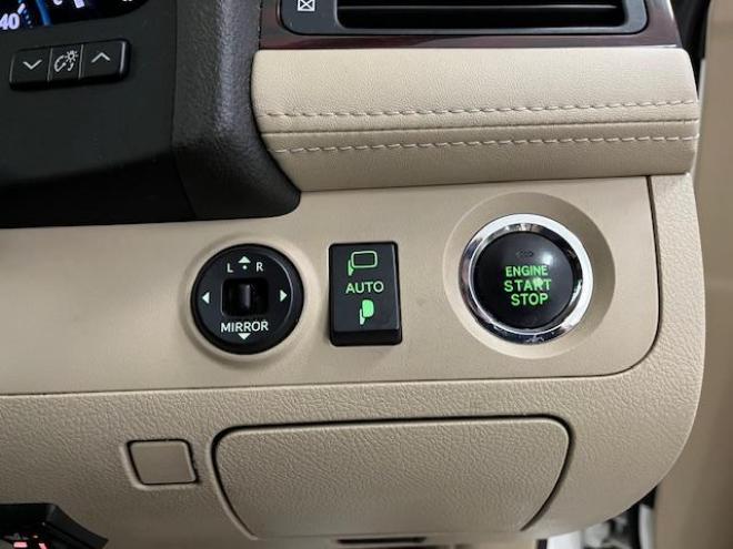 クラウンロイヤルサルーン　ｉ－Ｆｏｕｒ　寒冷地仕様　禁煙車　後期型　社外１６インチＡＷ　スタッドレスタイヤ付　クルーズコントロール　純正ＨＤＤナビ　フルセグ地デジ　ＤＶＤ再生　Ｂｌｕｅｔｏｏｔｈオーディオ　バックカメラ　コーナーセンサー 4WD 2500 4Dr