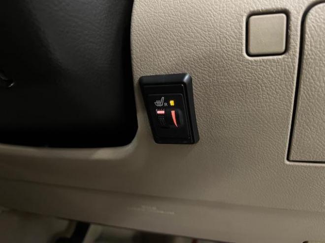 クラウンロイヤルサルーン　ｉ－Ｆｏｕｒ　寒冷地仕様　禁煙車　後期型　社外１６インチＡＷ　スタッドレスタイヤ付　クルーズコントロール　純正ＨＤＤナビ　フルセグ地デジ　ＤＶＤ再生　Ｂｌｕｅｔｏｏｔｈオーディオ　バックカメラ　コーナーセンサー 4WD 2500 4Dr