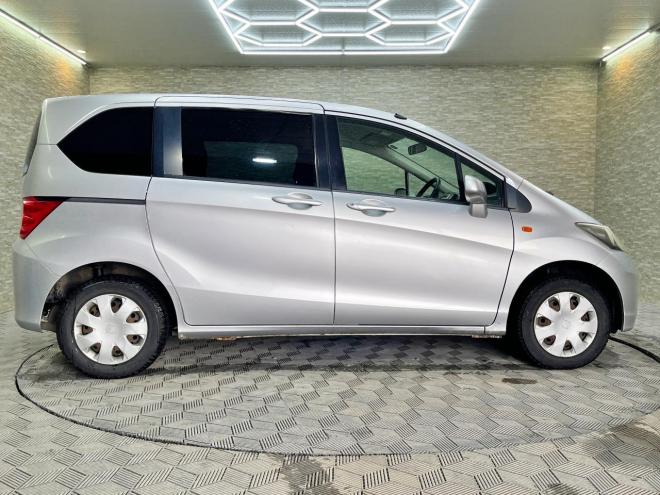 フリード1.5G 4WD 5年保証 ナビ Bカメ ETC 夏冬タイヤ 寒冷地仕様 禁煙 修復歴無