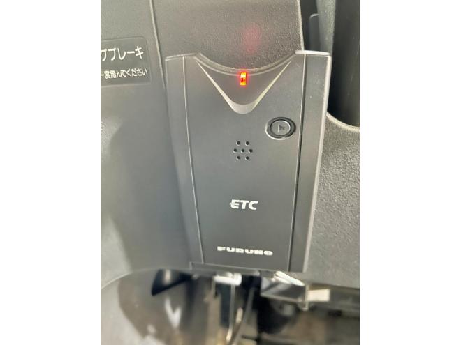 フリード1.5G 4WD 5年保証 ナビ Bカメ ETC 夏冬タイヤ 寒冷地仕様 禁煙 修復歴無