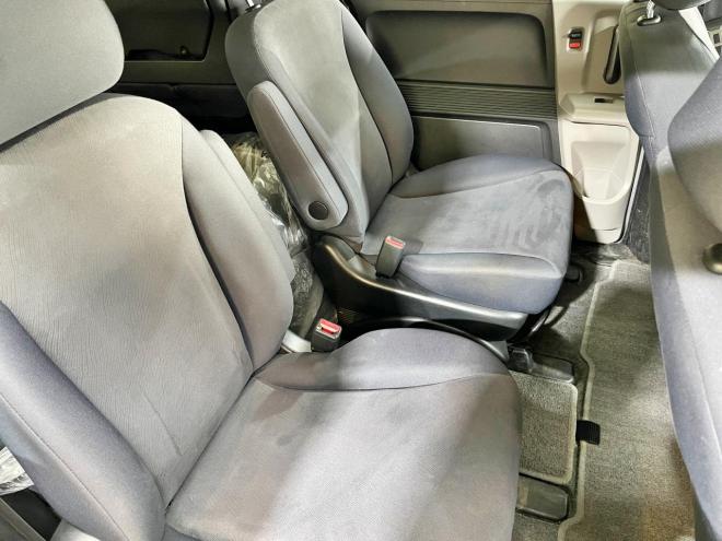 フリード1.5G 4WD 5年保証 ナビ Bカメ ETC 夏冬タイヤ 寒冷地仕様 禁煙 修復歴無