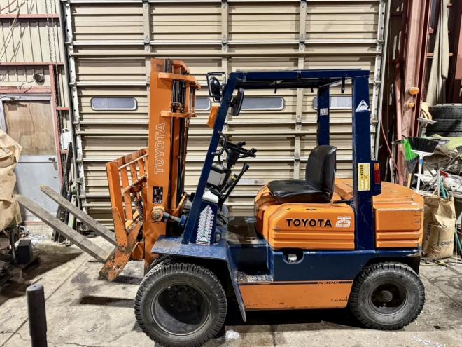フォークリフトトヨタ 5FGL25 2.5トン ガソリン ヒンジ付き 毎年点検済