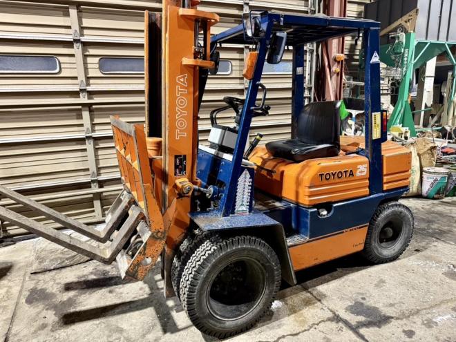 フォークリフトトヨタ 5FGL25 2.5トン ガソリン ヒンジ付き 毎年点検済