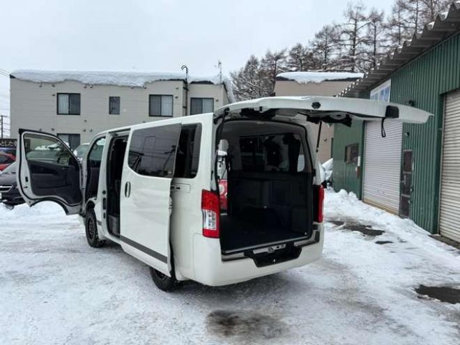 キャラバンNV350 2.5 プレミアムGX ロングボディ ディーゼルターボ 4WD　バックカメラ　エアコン　ドライブレコーダー　ETC　パワステ　パワーウィンドウ　スマートキー　キーレス　片側スライドドア 2500