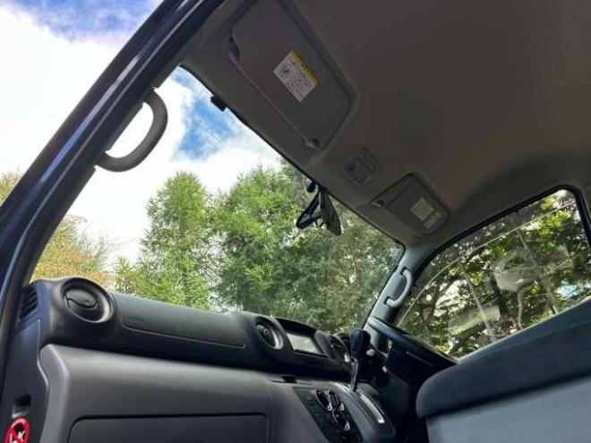 キャラバンNV350 2.5 プレミアムGX ロングボディ ディーゼルターボ 4WD　パワステ　パワーウィンドウ　純正ナビ　社外アルミ　ABS　リアヒーター　フルセグ　バックカメラ　ETC　キーレス　両側スライドドア 2500