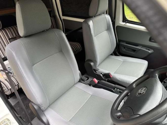 タウンエースバン1.5 GL 4WD　アルトピアーノ　ベージュツートン全塗装済　ベッドキット　セカンドバッテリー　ETC　フルセグTVナビ　バックカメラ　アイドリングストップ　ABS　レーンキープアシスト　盗難防止装置　パワステ　パワーウィンドウ 1500