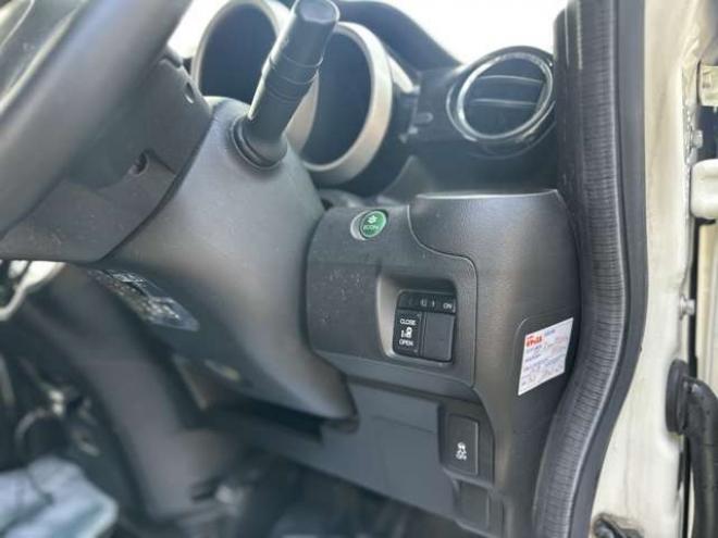 N-BOXカスタムG Lパッケージ 4WD　社外ナビ　左側電動スライドドア　バックカメラ　純正アルミホイール　キーレスエントリー　ABS　パワーウィンドウ　パワステ　盗難防止装置 660