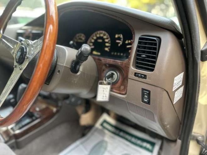 ハイラックスサーフ2.7 SSR-X プレミアムセレクション 4WD　リフトアップ　ETC　バックカメラ　社外ナビ　パワーウィンドウ　パワステ　ABS　全塗装済 2700