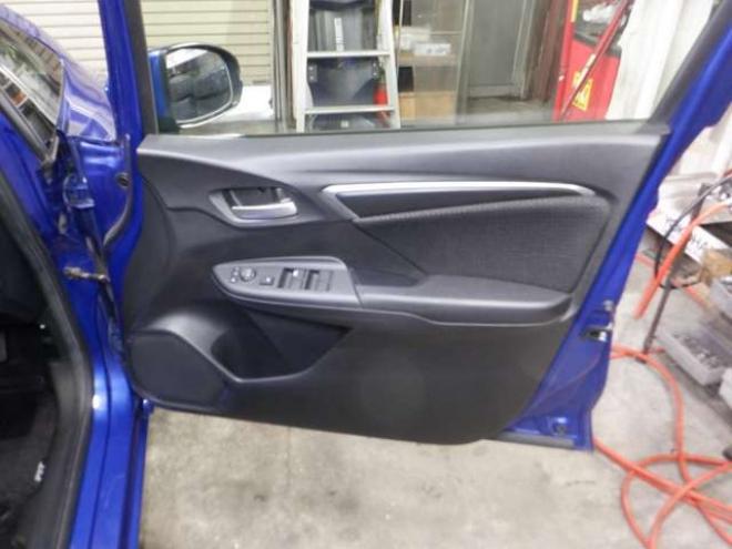 フィット1.5 ハイブリッド Fパッケージ 4WD　ナビ・TV・Bluetooth・LEDヘッドライト・ワイパーデアイサー・純正エンスタ・フォグランプ・スマートキー・プッシュスタート・寒冷地仕様 1500