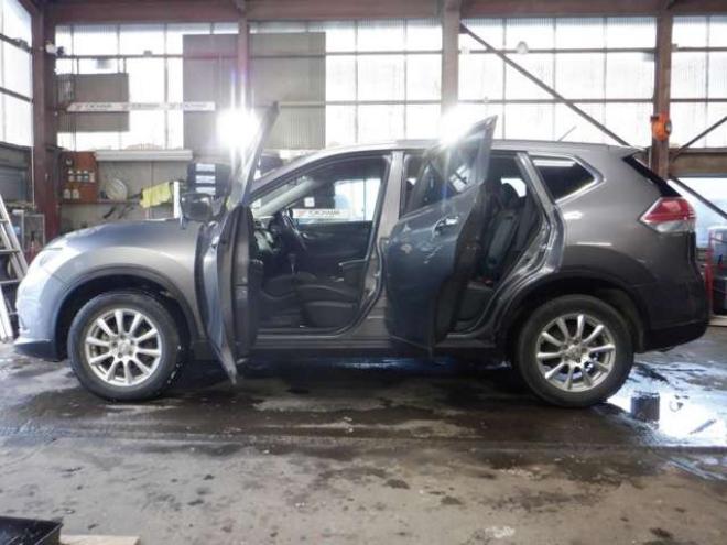 エクストレイル2.0 20S 2列車 4WD　ナビ・TV・B/T・Bカメラ・Aストップ・ライトレベライザー・ECOモード・VDC・カプロンシート・キーレス・社外AW 2000