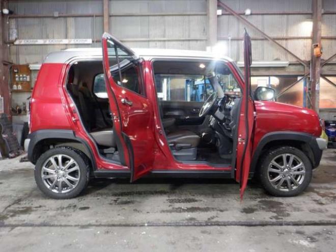 ハスラーJスタイルIII 4WD　ナビ・TV・B/T・後期型・前席シートヒーター・スマートキー・プッシュスタート・HID・ETC・LEDフォグランプ・アイドリングストップ・オートライト・衝突軽減・ルーフレール・DVD再生・ミラーヒーター 660