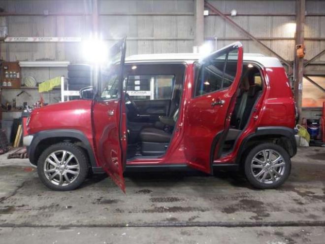 ハスラーJスタイルIII 4WD　ナビ・TV・B/T・後期型・前席シートヒーター・スマートキー・プッシュスタート・HID・ETC・LEDフォグランプ・アイドリングストップ・オートライト・衝突軽減・ルーフレール・DVD再生・ミラーヒーター 660