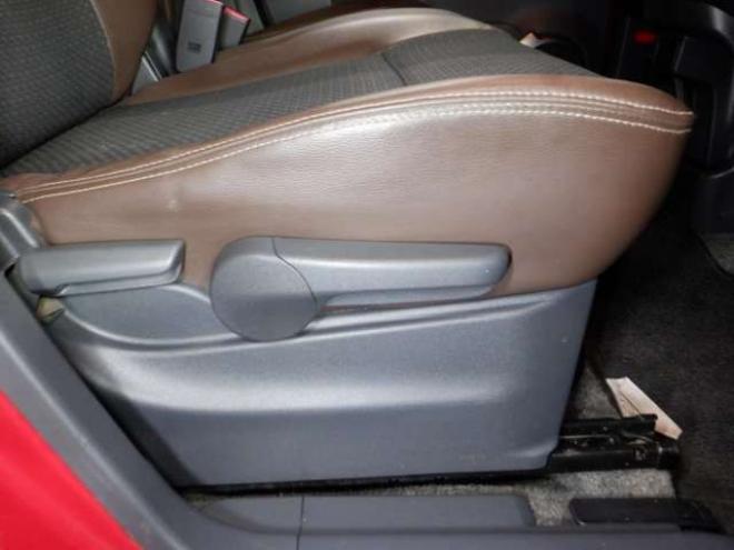 ハスラーJスタイルIII 4WD　ナビ・TV・B/T・後期型・前席シートヒーター・スマートキー・プッシュスタート・HID・ETC・LEDフォグランプ・アイドリングストップ・オートライト・衝突軽減・ルーフレール・DVD再生・ミラーヒーター 660