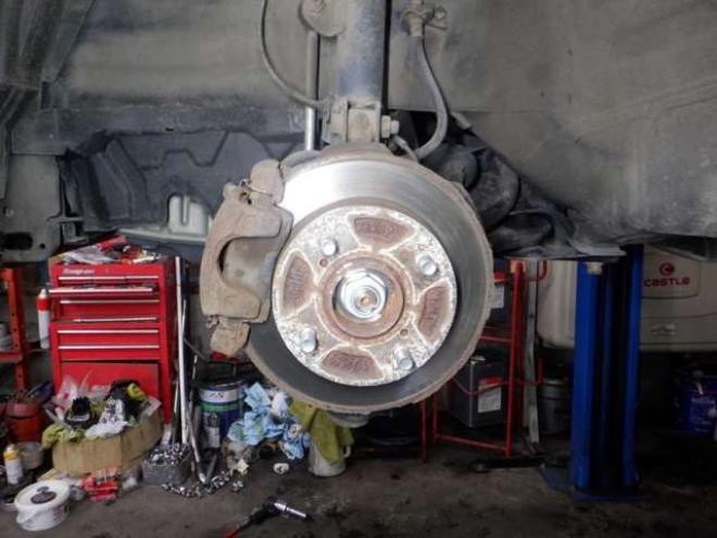 ハスラーJスタイルIII 4WD　ナビ・TV・B/T・後期型・前席シートヒーター・スマートキー・プッシュスタート・HID・ETC・LEDフォグランプ・アイドリングストップ・オートライト・衝突軽減・ルーフレール・DVD再生・ミラーヒーター 660