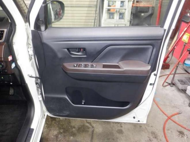 ルーミー1.0 G 4WD　本州仕入・ナビ・TV・B/T・Bカメラ・両側電動・クルコン・ETC・オートマチックハイビーム・衝突軽減・アイドリングストップ・クリアランスソナー・ライトレベライザー・オートエアコン 1000