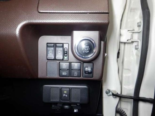 ルーミー1.0 G 4WD　本州仕入・ナビ・TV・B/T・Bカメラ・両側電動・クルコン・ETC・オートマチックハイビーム・衝突軽減・アイドリングストップ・クリアランスソナー・ライトレベライザー・オートエアコン 1000