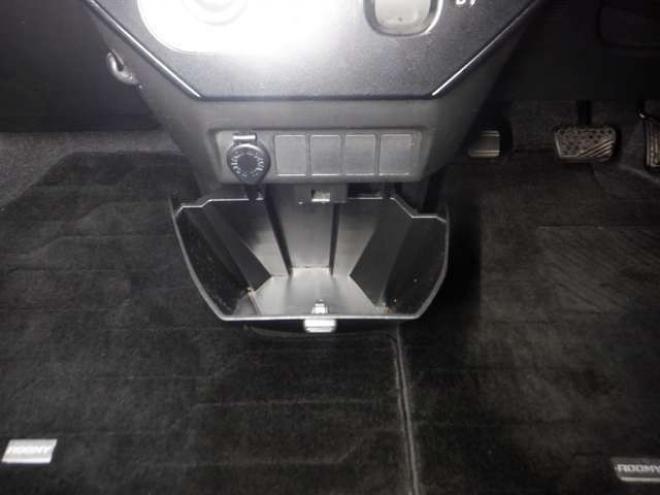 ルーミー1.0 G 4WD　本州仕入・ナビ・TV・B/T・Bカメラ・両側電動・クルコン・ETC・オートマチックハイビーム・衝突軽減・アイドリングストップ・クリアランスソナー・ライトレベライザー・オートエアコン 1000