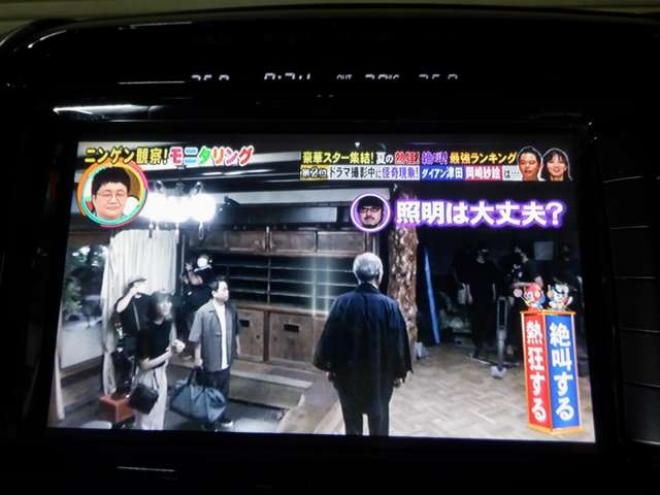 ランドクルーザー200 4.6 ZX 4WD　本州仕入・ナビ・TV・B/T・サンルーフ・革　Bカメラ・ガナドールマフラー・ヒッチメンバー・シートヒーター・エアコン・電動シート・電動リアゲート 4600