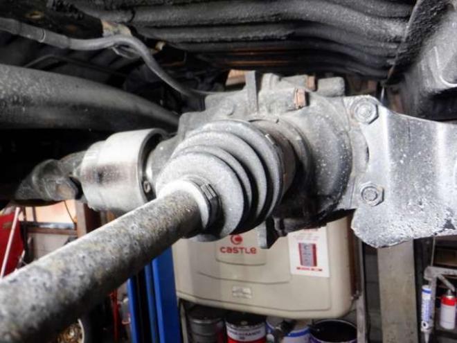 N-ONEG SSパッケージ 4WD　本州仕入れ　4WD　SDナビ　フルセグTV　バックカメラ　USB接続　前席シートヒーター　ステアリングスイッチ　HID　スマートキー　プッシュスタート　ドアバイザー 660