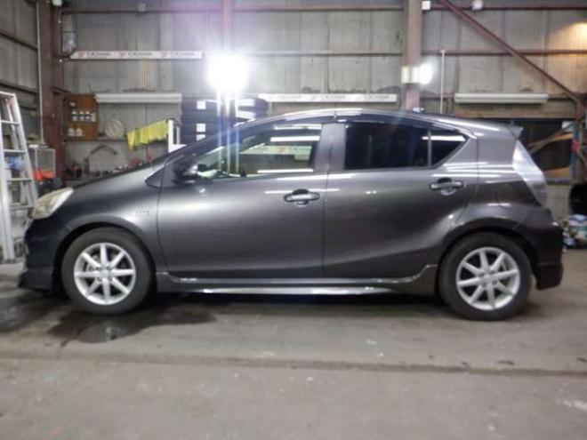 アクア1.5 G ブラックソフトレザーセレクション　本州仕入・ナビ・TV・B/T・レザーシート・本州仕入・純正エアロ・シートヒーター・ステアリングスイッチ・バックカメラ・スマートキー・プッシュスタート 2WD 1500