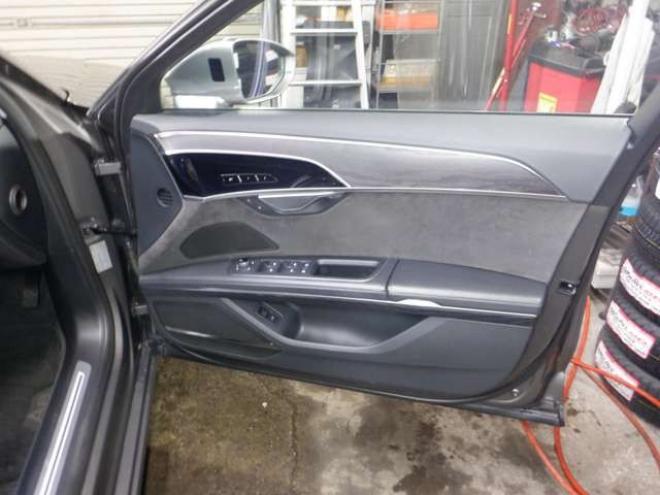 アウディA8 55 TFSI クワトロ 4WD　本州仕入・ナビ・TV・B/T・サンルーフ・黒革・360°カメラ・LEDヘッドライト・後席リモート・BANG&OLUSENサウンド・電動トランク・全席電動シート・全席パワークロージングドア・ヘッドアップディスプレイ 3000