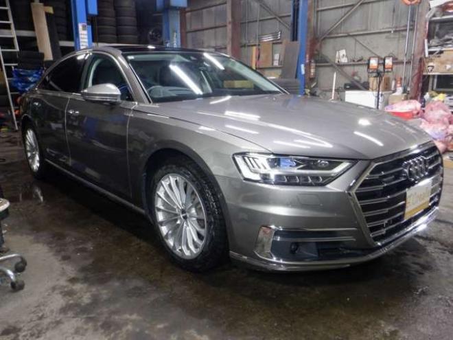 アウディA8 55 TFSI クワトロ 4WD　本州仕入・ナビ・TV・B/T・サンルーフ・黒革・360°カメラ・LEDヘッドライト・後席リモート・BANG&OLUSENサウンド・電動トランク・全席電動シート・全席パワークロージングドア・ヘッドアップディスプレイ 3000