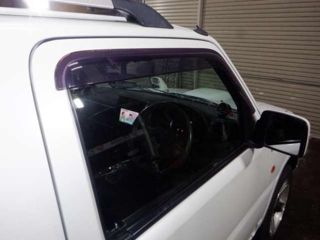 ジムニーワイルドウインド 4WD　本州仕入・ナビ・TV・Bカメラ・専用レザーシート・ETC・キーレス・シートヒーター・フォグランプ・ターボ・純正AW・電動格納ミラー・ミラーヒーター・ルーフレール 660