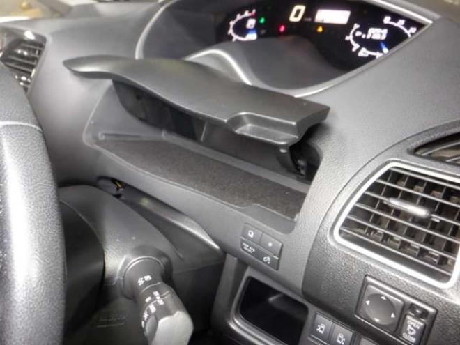 セレナ2.0 ハイウェイスター 4WD　ナビ・TV・Bカメラ・B/T・両側電動・インテリキー・プッシュスタート・アイドリングストップ・クルコン・HID・ETC・フォグランプ・純正AW・寒冷地仕様・純正エンスタ・リア席サンシェード 2000