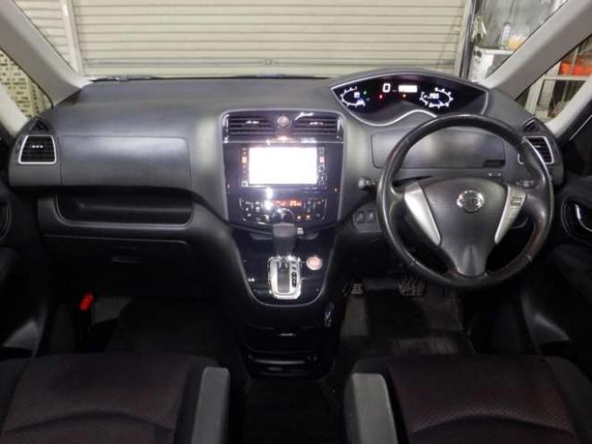 セレナ2.0 ハイウェイスター 4WD　ナビ・TV・Bカメラ・B/T・両側電動・インテリキー・プッシュスタート・アイドリングストップ・クルコン・HID・ETC・フォグランプ・純正AW・寒冷地仕様・純正エンスタ・リア席サンシェード 2000