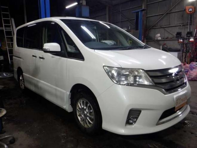 セレナ2.0 ハイウェイスター 4WD　ナビ・TV・Bカメラ・B/T・両側電動・インテリキー・プッシュスタート・アイドリングストップ・クルコン・HID・ETC・フォグランプ・純正AW・寒冷地仕様・純正エンスタ・リア席サンシェード 2000