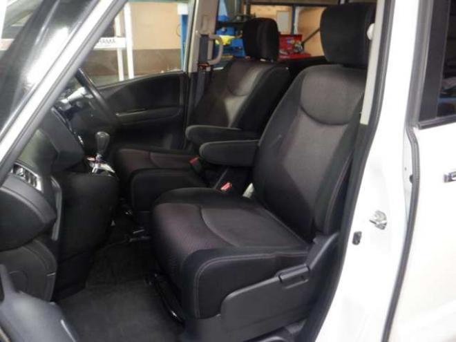 セレナ2.0 ハイウェイスター 4WD　ナビ・TV・Bカメラ・B/T・両側電動・インテリキー・プッシュスタート・アイドリングストップ・クルコン・HID・ETC・フォグランプ・純正AW・寒冷地仕様・純正エンスタ・リア席サンシェード 2000