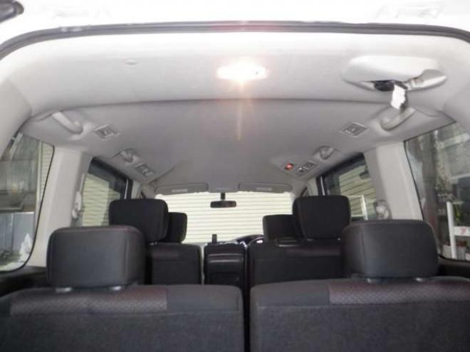 セレナ2.0 ハイウェイスター 4WD　ナビ・TV・Bカメラ・B/T・両側電動・インテリキー・プッシュスタート・アイドリングストップ・クルコン・HID・ETC・フォグランプ・純正AW・寒冷地仕様・純正エンスタ・リア席サンシェード 2000