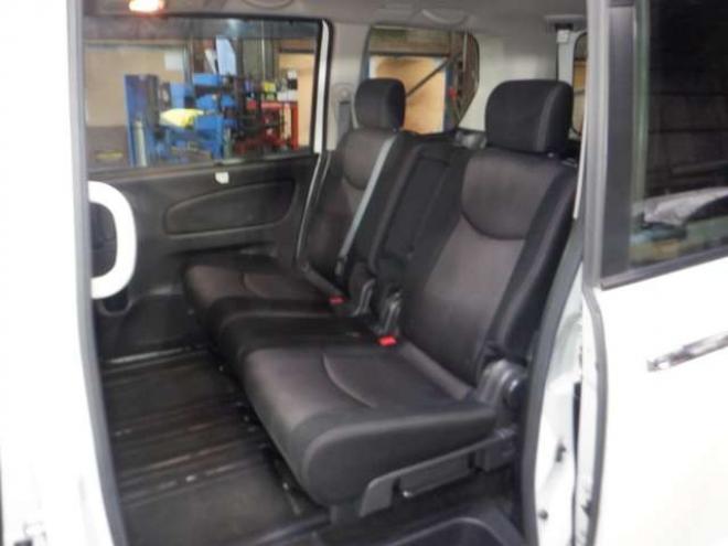 セレナ2.0 ハイウェイスター 4WD　ナビ・TV・Bカメラ・B/T・両側電動・インテリキー・プッシュスタート・アイドリングストップ・クルコン・HID・ETC・フォグランプ・純正AW・寒冷地仕様・純正エンスタ・リア席サンシェード 2000