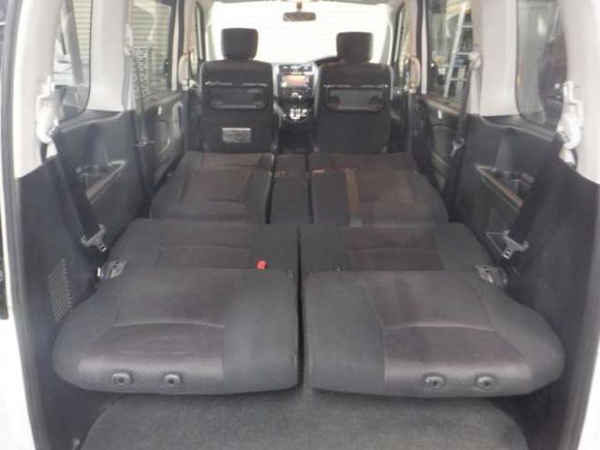 セレナ2.0 ハイウェイスター 4WD　ナビ・TV・Bカメラ・B/T・両側電動・インテリキー・プッシュスタート・アイドリングストップ・クルコン・HID・ETC・フォグランプ・純正AW・寒冷地仕様・純正エンスタ・リア席サンシェード 2000