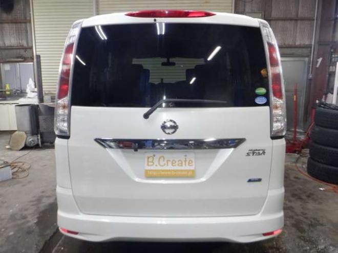 セレナ2.0 ハイウェイスター 4WD　ナビ・TV・Bカメラ・B/T・両側電動・インテリキー・プッシュスタート・アイドリングストップ・クルコン・HID・ETC・フォグランプ・純正AW・寒冷地仕様・純正エンスタ・リア席サンシェード 2000