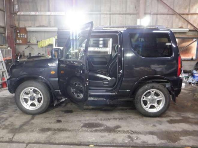 ジムニーワイルドウインド 4WD　本州仕入・ナビ・フルセグTV・キーレス・フォグランプ・シートヒーター・ミラーヒーター・ルーフレール・ターボ・社外AW・ライトレベライザー・電動格納ミラー・DVD再生・JAOSマッドガード 660