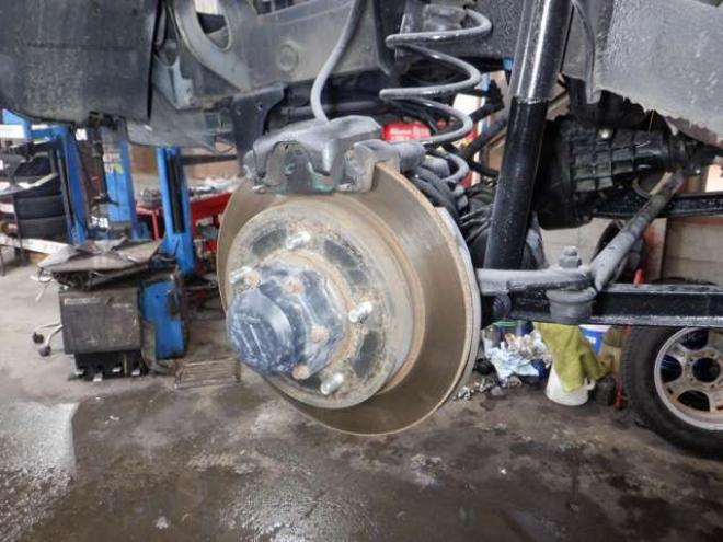 ジムニーワイルドウインド 4WD　本州仕入・ナビ・フルセグTV・キーレス・フォグランプ・シートヒーター・ミラーヒーター・ルーフレール・ターボ・社外AW・ライトレベライザー・電動格納ミラー・DVD再生・JAOSマッドガード 660