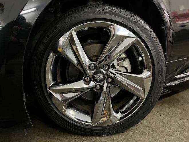 クラウンハイブリッドＲＳアドバンス　本州仕入　ワンオーナー　寒冷地仕様　禁煙車　電動サンルーフ　ヘッドアップディスプレイ　シーケンシャルウィンカー　純正ブラックレザーシート　純正１８インチスパッタリングＡＷ　社外１７ＡＷ＋スタッドレス付 4WD 2500 4Dr