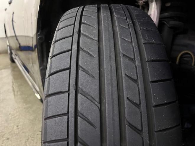 クラウンハイブリッドＲＳアドバンス　本州仕入　ワンオーナー　寒冷地仕様　禁煙車　電動サンルーフ　ヘッドアップディスプレイ　シーケンシャルウィンカー　純正ブラックレザーシート　純正１８インチスパッタリングＡＷ　社外１７ＡＷ＋スタッドレス付 4WD 2500 4Dr