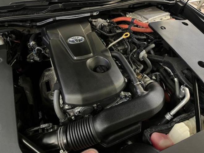 クラウンハイブリッドＲＳアドバンス　本州仕入　ワンオーナー　寒冷地仕様　禁煙車　電動サンルーフ　ヘッドアップディスプレイ　シーケンシャルウィンカー　純正ブラックレザーシート　純正１８インチスパッタリングＡＷ　社外１７ＡＷ＋スタッドレス付 4WD 2500 4Dr