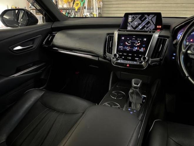 クラウンハイブリッドＲＳアドバンス　本州仕入　ワンオーナー　寒冷地仕様　禁煙車　電動サンルーフ　ヘッドアップディスプレイ　シーケンシャルウィンカー　純正ブラックレザーシート　純正１８インチスパッタリングＡＷ　社外１７ＡＷ＋スタッドレス付 4WD 2500 4Dr