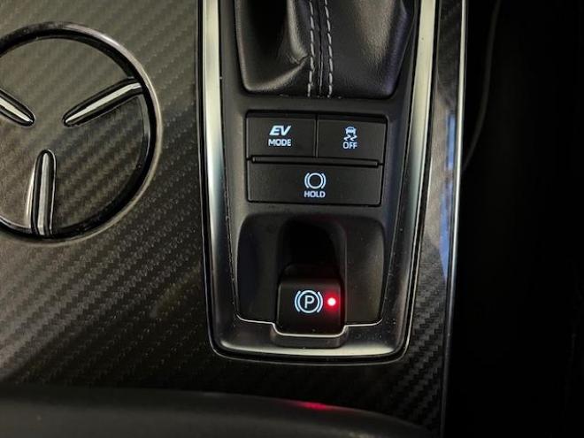 クラウンハイブリッドＲＳアドバンス　本州仕入　ワンオーナー　寒冷地仕様　禁煙車　電動サンルーフ　ヘッドアップディスプレイ　シーケンシャルウィンカー　純正ブラックレザーシート　純正１８インチスパッタリングＡＷ　社外１７ＡＷ＋スタッドレス付 4WD 2500 4Dr