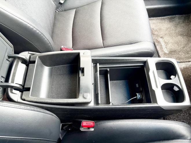 オデッセイ2.4アブソルート 4WD　ローンが不安な方＜優遇ローン＞本州仕入 1年保証　純正ナビ　バックカメラ 