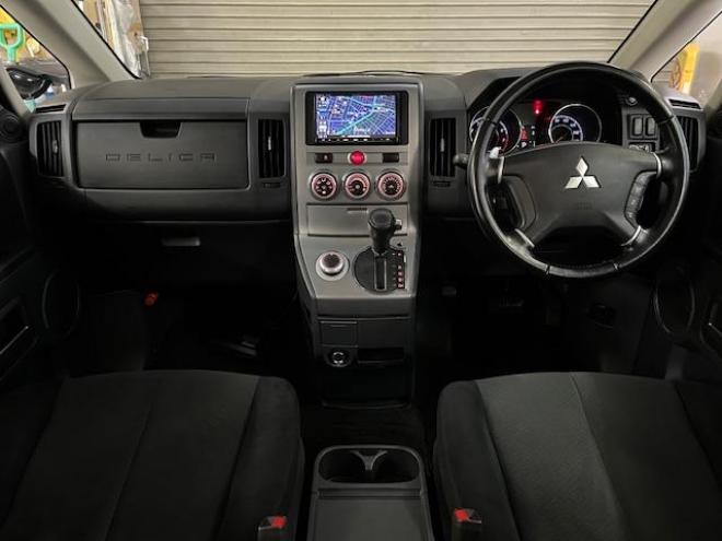 デリカＤ：５　Ｇパワーパッケージ　本州仕入　寒冷地仕様　禁煙車　両側パワースライドドア　社外１６インチブラポリＡＷ＋新品ＴＯＹＯホワイトレター　新品ＪＡＯＳブラックマッドガード　ストラーダナビ　地デジ　ＤＶＤ再生　Ｂｌｕｅｔｏｏｔｈ 4WD 2400 5Dr