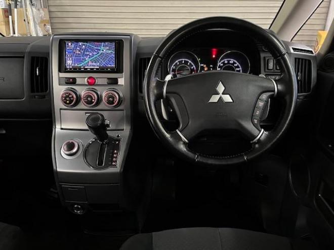 デリカＤ：５　Ｇパワーパッケージ　本州仕入　寒冷地仕様　禁煙車　両側パワースライドドア　社外１６インチブラポリＡＷ＋新品ＴＯＹＯホワイトレター　新品ＪＡＯＳブラックマッドガード　ストラーダナビ　地デジ　ＤＶＤ再生　Ｂｌｕｅｔｏｏｔｈ 4WD 2400 5Dr